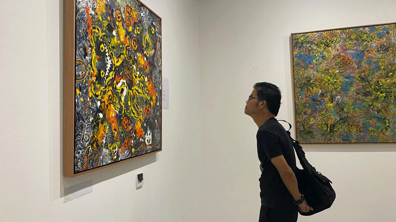 MENENGOK karya berjudul "Arundhati" (100 x 100 cm, acrylic on canvas, 2024).